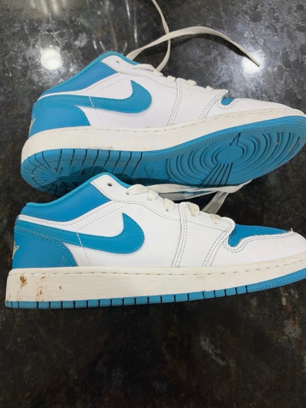Jordan Kids Low-Top Sneakers in White and Blue